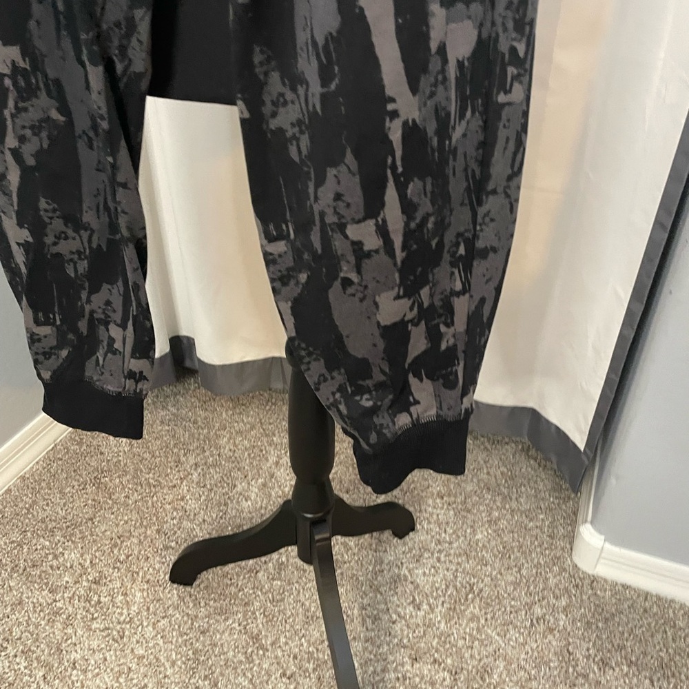 28. LuLaRoe Joggers, Size XL, EUC - Picture 2 of 7